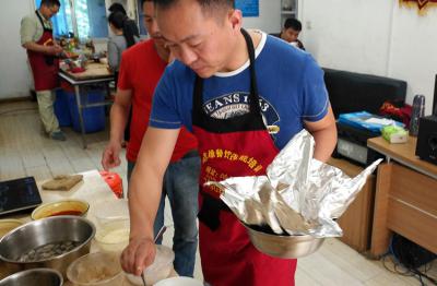 成都锡纸开心花甲米线麻豆AV免费看网站哪里好？