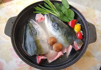  【成都火锅麻豆AV免费看网站】四川鱼头火锅秘制香料、汤底