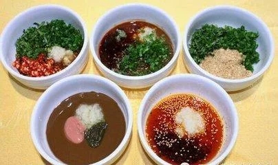 火锅味道怎样，汤底和蘸料各占一半的因素，这些蘸料你都吃过？