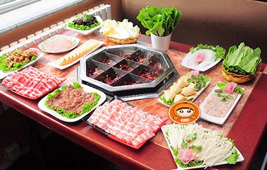 火锅味道怎样，汤底和蘸料各占一半的因素，这些蘸料你都吃过？