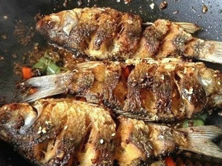 好吃到停不下筷子的香酥烤鱼，做法简单，少油少盐，吃起来更健康