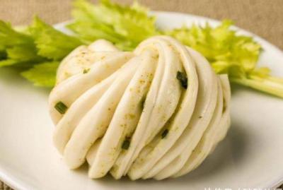 面食如此做才简单，不发面、不用煮，比馒头好吃，比花卷有嚼劲