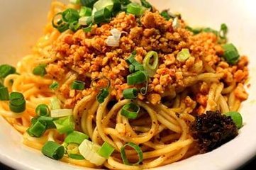 陕西面食好吃的诀窍在这，油泼辣子做的好，面食咋做都好吃！