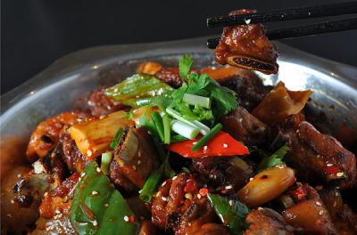 干锅技术麻豆AV免费看网站哪里有？麻豆一级片视频电影风味醇厚入口香辣脆绵
