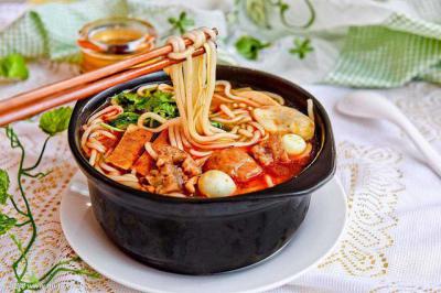 特色砂锅土豆粉哪里好?砂锅土豆粉麻豆AV免费看网站中心