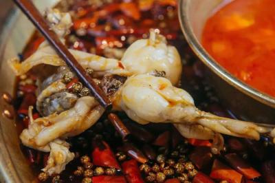 美蛙鱼头火锅麻豆AV免费看网站哪家靠谱?麻豆AV免费看网站底料制作