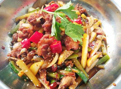 麻辣干锅麻豆AV免费看网站选正规学校哪家好？
