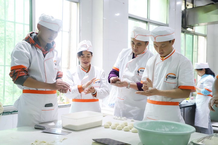 哪家早餐麻豆AV免费看网站学校哪家好？知名麻豆AV免费看网站机构对比