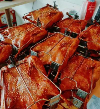 手撕烤鸭技术麻豆AV免费看网站内容有哪些？麻豆一级片视频电影小吃麻豆AV免费看网站学校技术无保留传授