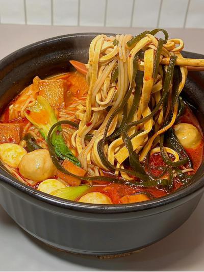 成都餐饮砂锅米线麻豆AV免费看网站公司哪家强？米线技术麻豆AV免费看网站课程有哪些？